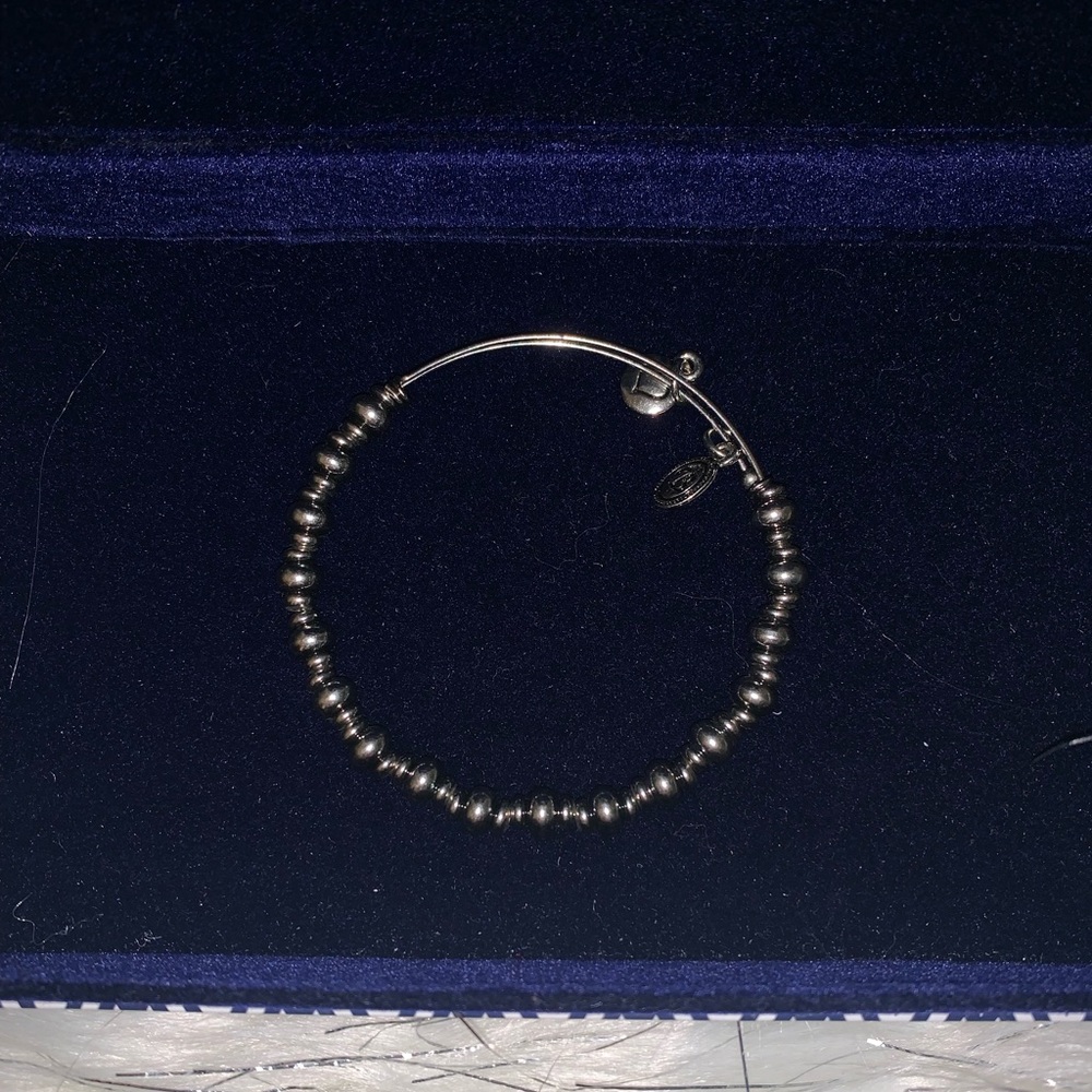 Set of three silver bangles - Picture 2 of 4